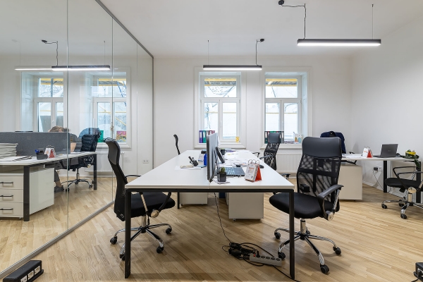 Про нас і наші крісла.